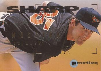 1995 SkyBox E-Motion #6 Mike Mussina Front
