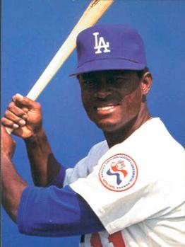 1979 Los Angeles Dodgers Go Dodger Blue! #NNO Manny Mota Front