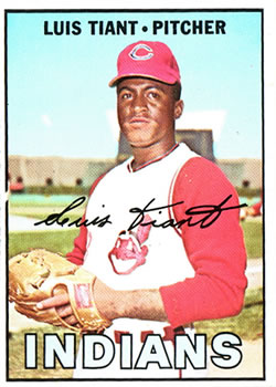 1967 Topps #377 Luis Tiant Front