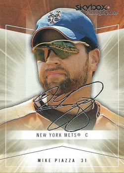 2005 SkyBox Autographics #35 Mike Piazza Front