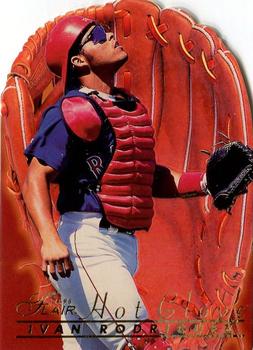 1996 Flair - Hot Gloves #9 Ivan Rodriguez Front