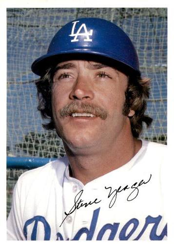1981 Topps Home Team Photos Los Angeles Dodgers / California Angels #NNO Steve Yeager Front