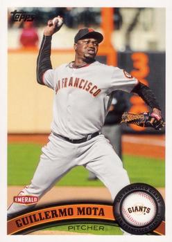 2011 Topps Emerald Nuts San Francisco Giants #SFG7 Guillermo Mota Front