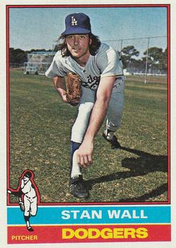 1976 Topps #584 Stan Wall Front