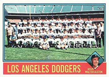 1976 Topps #46 Los Angeles Dodgers / Walter Alston Front