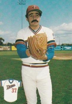 1983 Minnesota Twins #23 Bobby Castillo Front