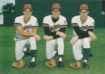 1983 Minnesota Twins #32 Twins Catchers: Ray Smith / Dave Engle / Tim Laudner Front