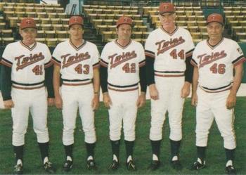 1983 Minnesota Twins #34 Manager & Coaches: Tom Kelly / Rick Stelmaszek / Billy Gardner / Jim Lemon / Johnny Podres Front