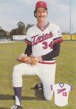 1984 Minnesota Twins #32 Mike Smithson Front