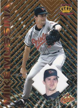 1997 Pacific Prism Invincible #10 Mike Mussina Front