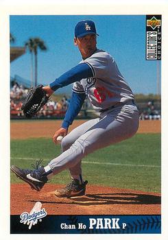 1997 Collector's Choice Los Angeles Dodgers #LA11 Chan Ho Park Front