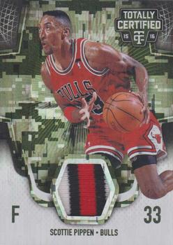 2015-16 Panini Totally Certified - Totally Certified Materials Camo #TCM-SP Scottie Pippen Front