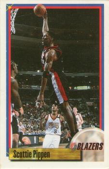 1999-00 Panini NBA Stickers #185 Scottie Pippen Front
