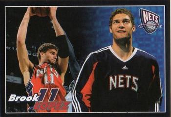 2009-10 Panini NBA Stickers (Brazil/Portuguese) #14 Brook Lopez Front