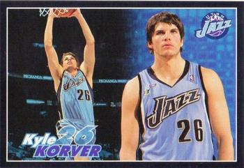 2009-10 Panini NBA Stickers (Brazil/Portuguese) #257 Kyle Korver Front