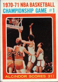 1971-72 Topps #133 NBA Playoffs Game 1 (Alcindor Scores 31!) Front