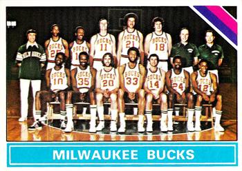 1975-76 Topps #213 Milwaukee Bucks Front