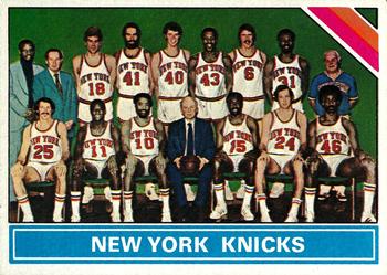 1975-76 Topps #215 New York Knicks Front
