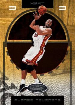 2001-02 Hoops Hot Prospects #15 Alonzo Mourning Front