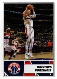 2022-23 Panini NBA Sticker & Card Collection (European Edition) #285 Kristaps Porzingis Front