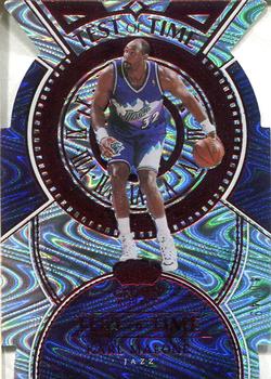 2022-23 Panini Crown Royale - Test of Time Red #14 Karl Malone Front