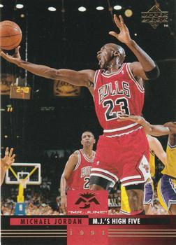 1993-94 Upper Deck French #167 Michael Jordan / High Five Front