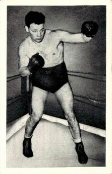 1935 United Tobacco World Famous Boxers #4 Bob Pastor Front