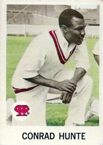 1965 Scanlen's Cricket #33 Conrad Hunte Front