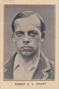 1932 Amalgamated Press Australian & English Cricket Stars #17 Robert E.S. Wyatt Front