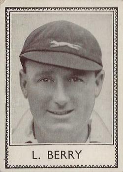 1938 Barratt & Co Famous Cricketers #30 Les Berry Front