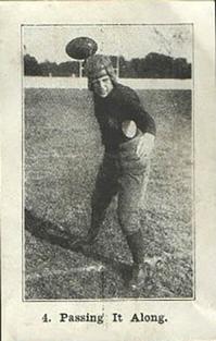 1926 Shotwell Candy Red Grange (Ad Back) #4 Passing It Along Front