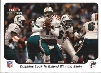 2000 Fleer Tradition #381 Dolphins Look to Extend Winning Skein Front