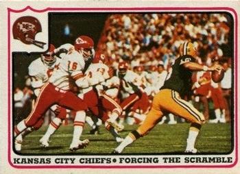 1976 Fleer Team Action #14 Forcing the Scramble Front