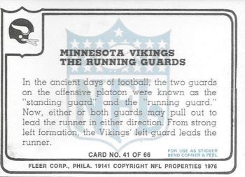 1976 Fleer Team Action #41 The Running Guards Back