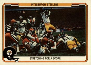1982 Fleer Team Action #43 Stretching for a Score Front