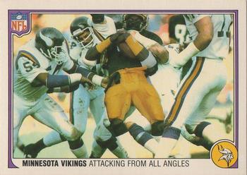 1983 Fleer Team Action #32 Attacking from All Angles Front