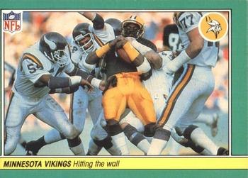 1984 Fleer Team Action #32 Hitting the Wall Front