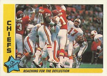 1985 Fleer Team Action #35 Reaching for the Deflection Front
