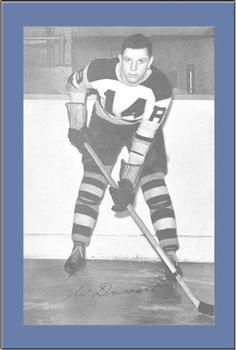 1934-43 Bee Hive Hockey Photos (Group 1) #NNO Woody Dumart Front