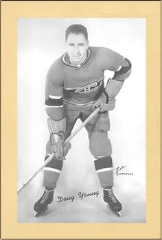 1934-43 Bee Hive Hockey Photos (Group 1) #NNO Doug Young Front