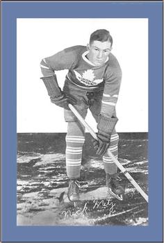 1934-43 Bee Hive Hockey Photos (Group 1) #NNO Nick Metz Front