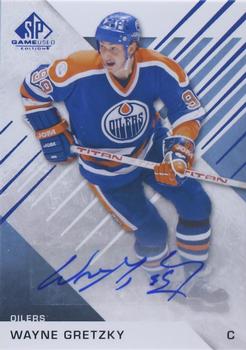 2016-17 SP Game Used - Blue Autographs #100 Wayne Gretzky Front