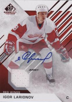 2016-17 SP Game Used - Red Autograph Material #93 Igor Larionov Front