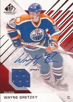 2016-17 SP Game Used - Red Autograph Material #100 Wayne Gretzky Front