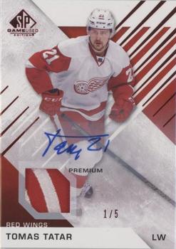 2016-17 SP Game Used - Red Autograph Material Spectrum Premium #87 Tomas Tatar Front