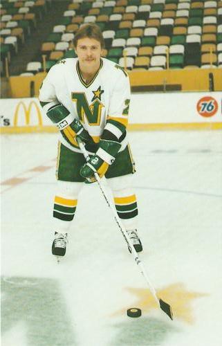 1982-83 Minnesota North Stars Postcards #NNO Curt Giles Front