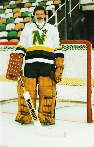 1982-83 Minnesota North Stars Postcards #NNO Gilles Meloche Front