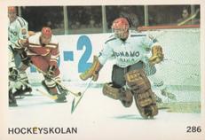 1974-75 Williams Hockey (Swedish) #286 Hockeyskolan - Malvaktsspel Front