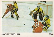 1974-75 Williams Hockey (Swedish) #300 Hockeyskolan - Forsvarsspel Front