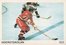1974-75 Williams Hockey (Swedish) #312 Hockeyskolan - Anfallsspel Front